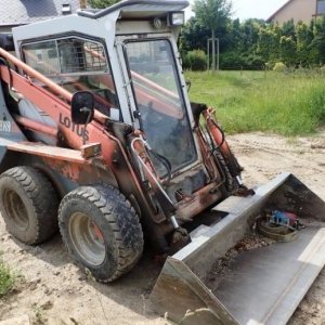 foto Locust 752 +podkop, smykáč nakladač